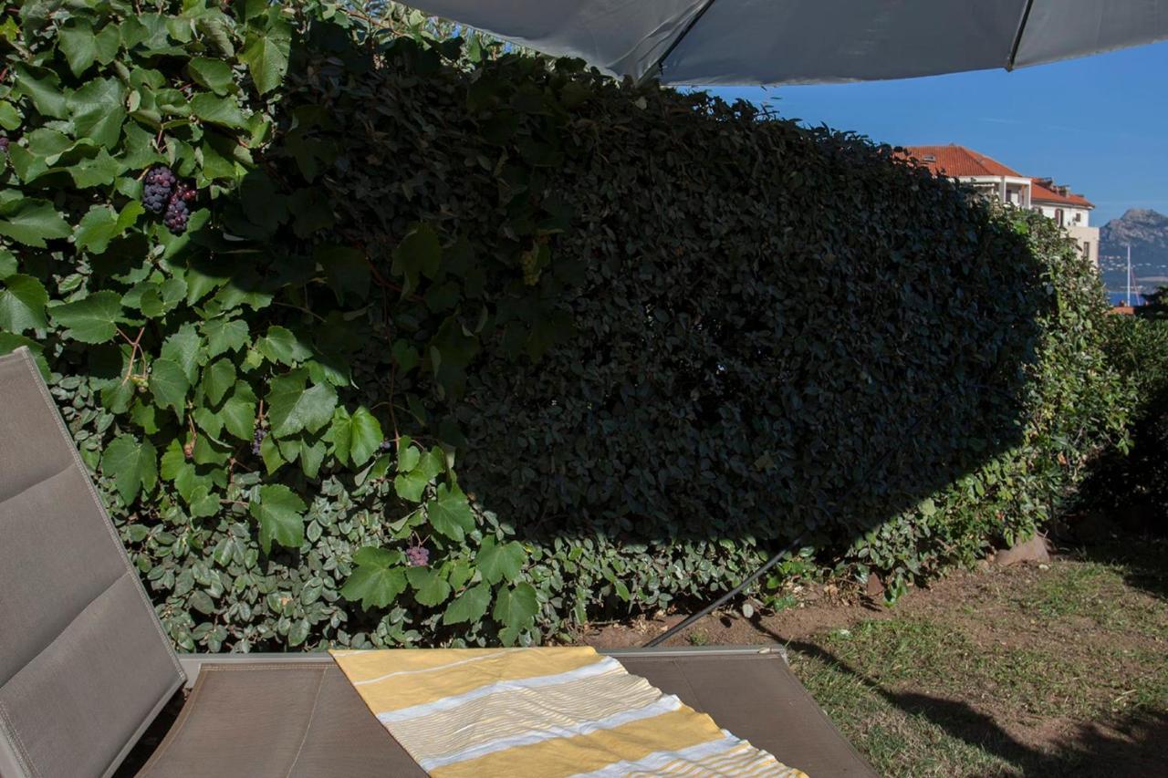 Mare location avec jardin vue mer et montagne plage et port à 2 pas Calvi (Corsica) Exterior foto